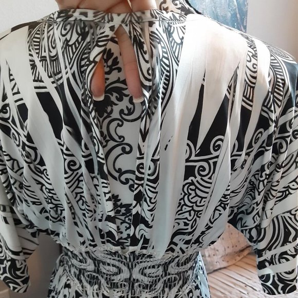 Elegant Black and White Patterned Dress - Picture 5 of 10